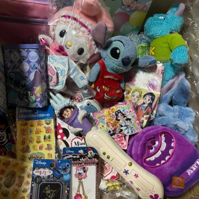 收到可爱的玩具啦 都是很喜欢的玩偶 真的很好看！！！小布的玩具真的绝绝子 很爱！！！还有很好看的雪人米妮 也是超喜欢！！！爱了爱了！！！