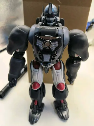 今天收到超能勇士模型玩具，mp的黑猩猩将军，额，怎么说呢，果然mp才是你大爷，比之前我入手的其他bw玩具不在一个层面上，太帅了，决定了下一个收藏目标就是mp系列了哈哈。