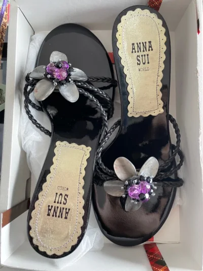 这是之前的一单，现在才想起来分享给大家哈哈哈，可以说到手我就恨不得立马穿上了，真的是妥妥的辣妹标配，又不容易撞款，爱了爱了！