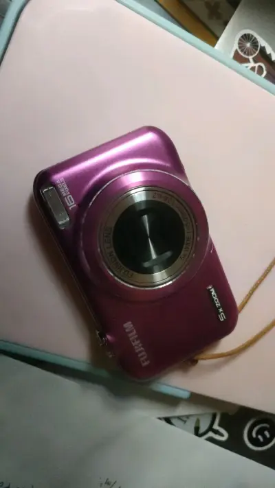 相机几乎全新，虽然是说没有检查操作，但是给电池充电后相机嘎嘎好用。
物流也很快，走的空运，一周就能拿到相机！
挖煤姬大赞！