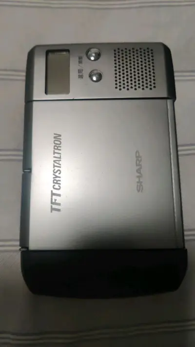 N单小电视,夏普3E-P1TFT 三十多前年的
罕见产品,做工精细,检查收音机、电视都可接收模拟信号,虽没有AC适配器或手册,但包括耳机和天线,功能正常,价格实惠,用做收藏不错,一如继往继续支持日淘！