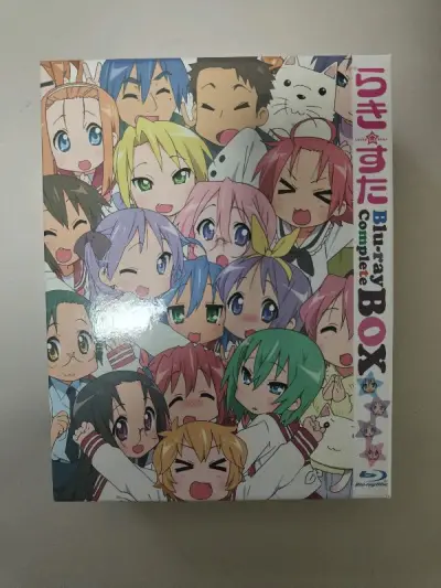 这次买的是幸运星的bd和one last kiss的黑胶，都很不错。幸运星是我很喜欢的动画，这次终于买来了bd来收藏。one last kiss是全新的，估计也不会拆了。