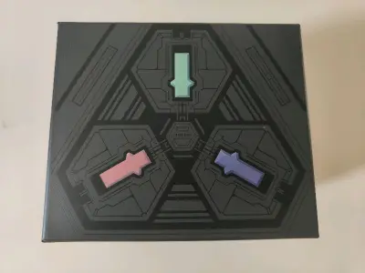 里面是异度之刃系列的ost合集和异度之刃3限定版ost。当初在官网预订的，结果因为报关金额有问题，退运了，过了非常久才到手。