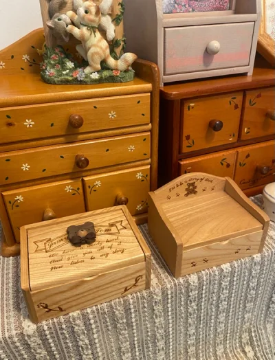 这次合了接近十个单哈哈，每次都是急匆匆去拿！外包装都不会破损，里面的东西加固包装也都是整齐干净的，拆起来非常赏心悦目～拆开更是有惊喜！不得不说东西真的很好，比图片上美一百倍！几乎都很新，和描述都是很符合的，无限回购～