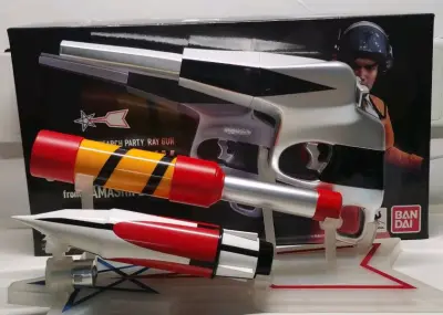 万代魂实验室的科特队的手枪收录了剧内所有的枪武器音效以及大部分怪兽的音效，很有性价比的一款玩具，初代真爱粉必入。