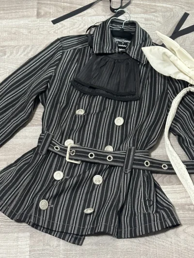 alg大衣和bpn大衣
alg是我喜欢的条纹➕双排扣 大衣比我想象中的厚实 裙摆可拆卸 很好很好
bpn大衣版型很好看很收腰 很喜欢