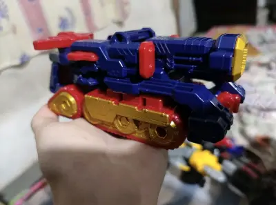 这次买到了超级战队的大机器人，还有星闪光之美少女的一些小周边，非常的好看，能买到是真的值，感谢挖煤姬帮忙代购，包裹也非常给力，打包很好