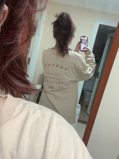 虽然是二手的衣服但是质量非常好跟新的一样
发货虽然等了一阵子总算是安全抵达了
太喜欢这几件衣服啦 好喜欢哦