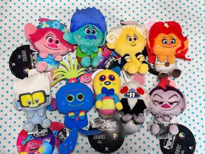 买到了特别难买的这几款公仔
多亏了挖煤姬
这个魔发精灵挂件是我的最爱
还有65周年的米菲真的过于可爱了
还有110周年米奇 到手都跟全新一样包装超级用心