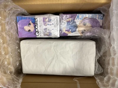 走竹蜻蜓，速度还可以，就是很多单竹蜻蜓，要等待时间。切煤的蓝锁玲王Q版手办和雅虎拍卖的海贼王女帝手办。全新未拆，很不错。