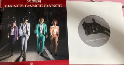 挖煤姬买的东西又到了！还是跟以前一样完好无损。第一次买黑胶唱片，发现比想象中小了很多！？不过拿到手真的很兴奋！下次还会继续买的