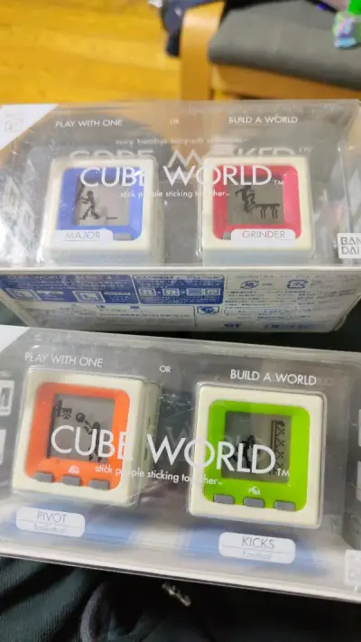 两盒四只全新第四弹cube world火柴人电子宠物。没想到800克又被海关查了重新申报，简直没有天理。