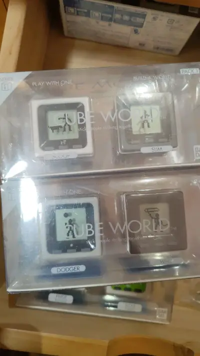 cube world火柴人电子宠物机 四盒一共8台。这次淘到一个狗子，运气不错，可惜又被海关税了。。。