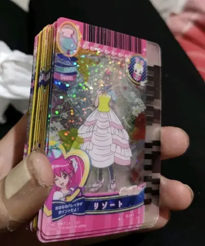 买的是幸福充电光之美少女的变身器小set，有种麻雀虽小五脏俱全的感觉，价格不贵，但是卡片还是挺多的，各种形态都有，音效也非常好听，非常喜欢，很感谢挖煤姬帮忙代购，东西不多，快递速度很快，到手之后打包也很不错，八角尖尖无压力