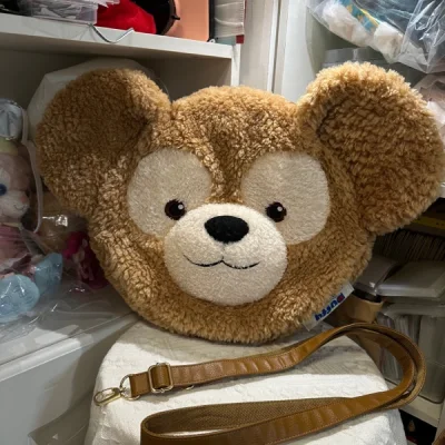 达菲大脸包，很新状态很好，而且价格也不错，加上邮费到手369，比现在市场价低一点啦，和全新也没什么区别，开心