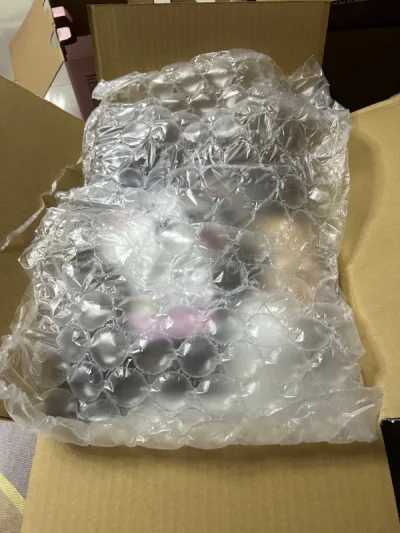挖煤姬第二次购物大成功！这次走了海运，把金额控制了一下没有被税~客服也非常好，尽量帮我把重量减轻了，最后实重整整少了0.6kg，早知道多塞点啦，吧唧和娃娃到手都非常新，包装的箱子也很结实!完全不用担心里面的东西压坏。chiikawa真的好可爱，比起闲鱼上h的要死的价...