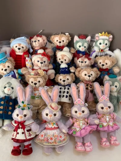 这箱ems太喜欢了！都是绝版贵货，挖到了春日达菲、星梦达菲玫玫（虽然玫玫脸好丑！）、还有胡桃夹子一整套牌齐，真的蹲了好久?，17情人节的玫玫居然还是牌齐，超级惊喜暖心情人节露露巨甜......