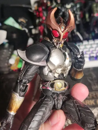 淘的散货，虽然没盒，但是全配无损，车子非常沉，价格自然比有盒便宜些，而且省了点运费，比国内也便宜不少，买这只就要做好重涂的准备，不管成色再好都必定氧化成银色的。