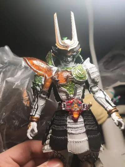 入手价格不错，而且全新未拆带运输盒，这只看图其实没觉得那么帅，到手以后喜欢的不行，就是可惜白色会发黄，属于是没有办法的事情。