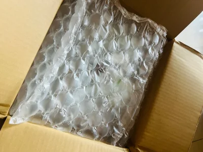 这次买的玩具也都超可爱，最早的一个是9月份买的，后面又陆续买了几个，直到十一月才合单邮回来。放在仓库那么久还是有点担心的，收到之后包装很好，物品完美，之前担心完全没必要?