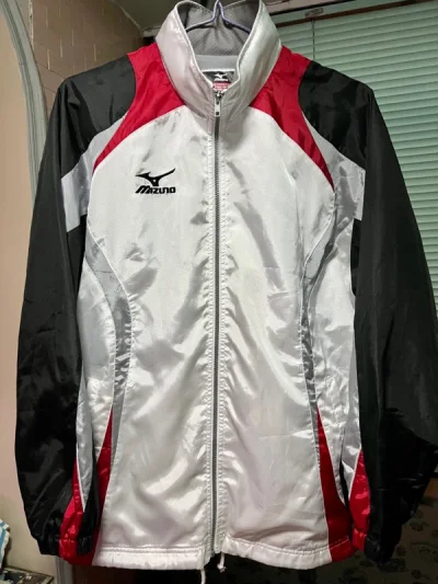 这美津浓风衣外套挺不错的，穿起来有运动小将的感觉，啊哈哈。日系风格拉满呀，帅的不要不要的。又保暖又时尚，非常喜欢?。