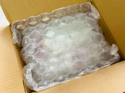 超级喜欢这次买的玩具，尤其是上面三个一起的套装，成色很好，还收到感谢小纸条(太开心)赠送的说明书和小册子也很新，看的出来是被用心保护的。依然选了ems，包装好速度快，合单中咨询客服的问题也很快解决了，很好！