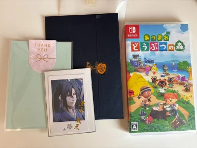 切了卡带和谷子，下单很丝滑，走竹蜻蜓包税线还是很方便的，直接一键到达国内，审核时间比想象中要短很多，不管是樱花妹还是挖煤姬的打包都非常好，又精致又牢固，挖煤姬已经变成常用购物软件啦