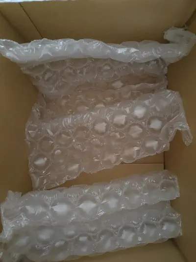 商品东西比较多，只能寄ems。一点不意外的，被海关压下来了。重新提交，审核通过，很顺利。可能因为上一次，学会了。再次赞美我们平台代切的速度，让我能拿到这位神仙yhm的出物，她竟然送了一张我推的方巾，真的有被感动到（p2这张）。包装一如既往的好。感谢！