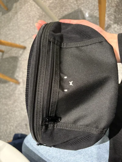 难得买一次包包.合单等得比较久.但是发出来就只要3天就可以收到了.真的神速～赶着快仓储过期就发回来了.打包的非常好.爱了w