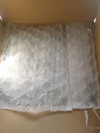 用任意买下单的黑执事知更鸟兔子和胸花！包装简单但是很合适，商品包装盒都没有受损。发的ems,发货后一星期左右就到了，丝滑过。希望下次直邮也能这么顺利。就是合单审核速度比较慢，发货的时候都忘了什么时候申请的了(￣▽￣)~*总之是非常满意的一次购物！