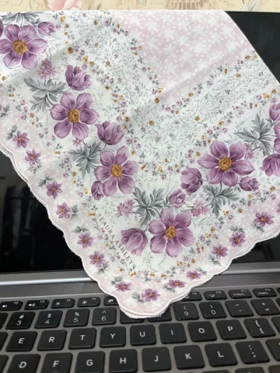 补发一下啦，之前一直没发购物体验，在使用挖煤姬前我都是找代拍～所以这个平台真的很方便的，自己动手丰衣足食。买了超级多漂亮方巾，物美价廉，好物真的太多了，之后也会陆陆续续购买其他东西滴