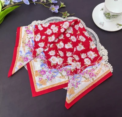 其实就是淘到了超级多的红色小方巾～明年又是本命年，在自己的衣服饰品上加些点缀，满满的田园碎花喜庆景象，然后就欢欢喜喜过年噜！大家也要开开心心的！