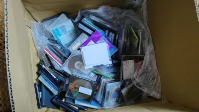 按照有关部门规定：个人寄运碟片不得超过100张!之前我不知道，因此这单碟片是160张左右，第一次寄回来被海关退运了，返回日本后请客服拆单并拍照又分两次寄来，来回运费多花了好几百。昨天这一半先收到了，有87张，其中有几张很稀有的碟：松下的碟、索尼首版颠倒印刷的碟，开心...