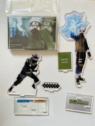 这次的5单都是从煤炉上切的，我觉得应该都可以算是好价吧，前段时间错过了火影20周年展的通贩，觉得卡卡西的柄图超帅，终于在煤炉上蹲到了好价，特别是那个亚克力砖简直太好看了。然后还有大振原画展阿部君的原画吧唧，作为冷番烫门之前一个吧唧就很贵的，这次居然蹲到了五个，立马切...