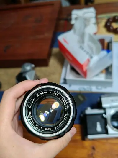 很帅的尼康大f，心心念念很久了，最近终于是看到合适的买了下来，加上50定焦1.4广圈，转接微单也挺有趣的