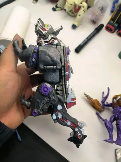 今天收到超能勇士模型玩具，生化四兽之一生化狼，整体情况很棒，变形正常而且经典，是变形金刚中少有的精品玩具，哈哈，很棒的购买体验