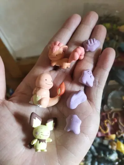 第九百多单购物体验 登记在册 非常满意 这次收购回来的是一套盲盒 基本属于赠送 谢谢日本小姐姐的玩具 保存的非常好 非常喜欢 特别这些精灵宝可梦真可爱 以前没玩过 现在接触之后准备玩玩 哈哈