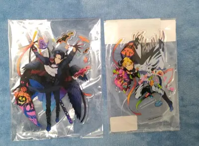 依然买了立牌，用了快半年体验很好，很方便也不用被担心跑路，目前为止樱花妹都没有被刺或者发空包，很好用，目前还在继续使用当中。