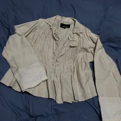 虽然又又又被税，但是cdg不愧是cdg，好美好喜欢！！像艺术作品一样的衣服，快乐收获美丽！物流也还行，到海关挺快的，但海关放行有点子慢