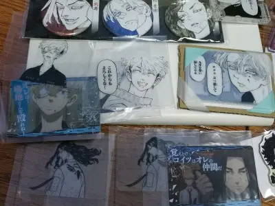 这次主要收入了微笑咖啡场贩的特典和原画的透卡，明信片，吧唧等物品
整体来说比较完整，部分有原袋，保存的非常完整，这次最长的一单入库了30多天，收到也完全没有质量问题，很不错