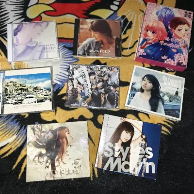 bookoff的CD相对来说价格要便宜些的，只是大部分没有侧标而已，CD盘面还可以，这次买的杂，不过这次物流很给力呢，很快！淘日碟的真的来挖煤姬看看有些中古CD真的很香！都是实拍图没有滤镜！