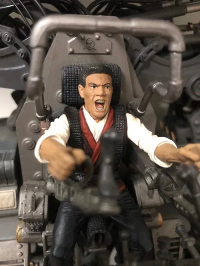 麦克法兰黑客帝国apu，这个系列最后一款终于收齐，有点小插曲，但是瑕不掩瑜，客服帮忙解决问题很主动积极，东西是好东西，遗憾也是有的，不过终究是种美！