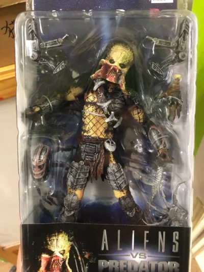 还是没忍住入了neca的张嘴和隐身的铁血战士独狼，帅是真的太帅了，独狼老物可动不行，但是neca的新品实在等太久了，先入手俩老货解解馋吧！