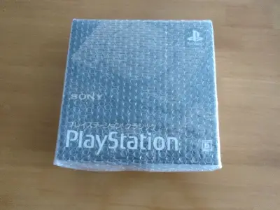 11月底下的单，由于初次接触，自己操作货运方面出现问题。几经波折，现在才货到家中，一共也是十来天。面对自己曾经熟悉的游戏机，沉浸游戏那刻，一切尽在不言中。