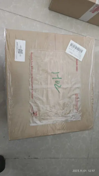 好久没来一发单发EMS，速度依然是快，不到一个星期就到手了，心里美滋滋的，第一次尝试的拆包，体验还是不错的。