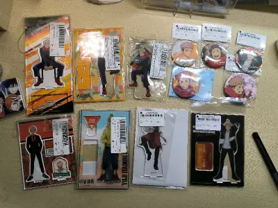 在煤炉上挖了很多虎子的立牌和吧唧，都是好价，屯了几单，合单直接选邮政EMS运回了，10天左右就到了，谷子状态还可以