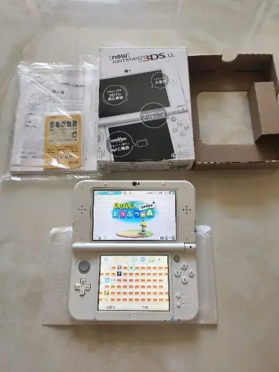 还是最喜欢的白色新大三，这台屏幕是双ips的，很不错，哈哈哈哈，算是捡漏了吧，机子没有任何问题，卖家描述真实，满意！