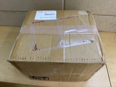 安全收到了，耗时不到一个月，走的海运。时间久点也正常，外包装很好，没有破损，里面有些是硬塑，比较脆，压坏了一些，整体都还好。