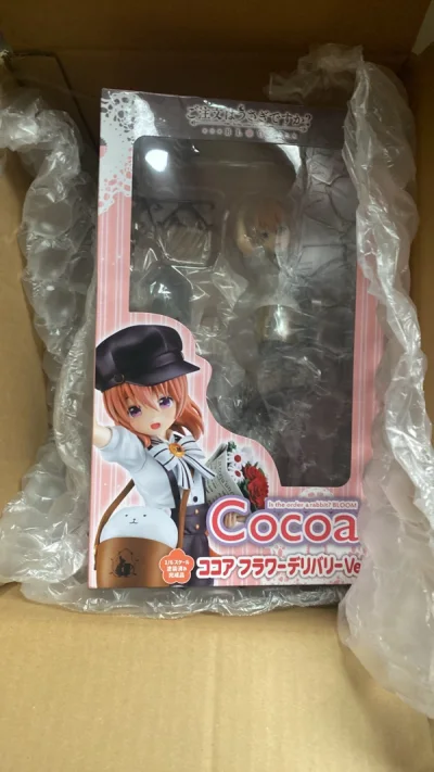 这款是很早都想买的了。这个人物模型做的非常精致。所有的配件也非常新。我送朋友了。他非常的喜欢这一款。非常好