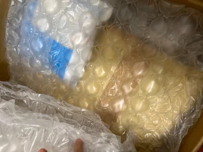 挖了一箱便宜大碗的小宝贝，里面有个精美易被压的盒子安全到手，虽然没有选择加固服务，但里面自带的泡泡纸也足以保护物品啦，满意